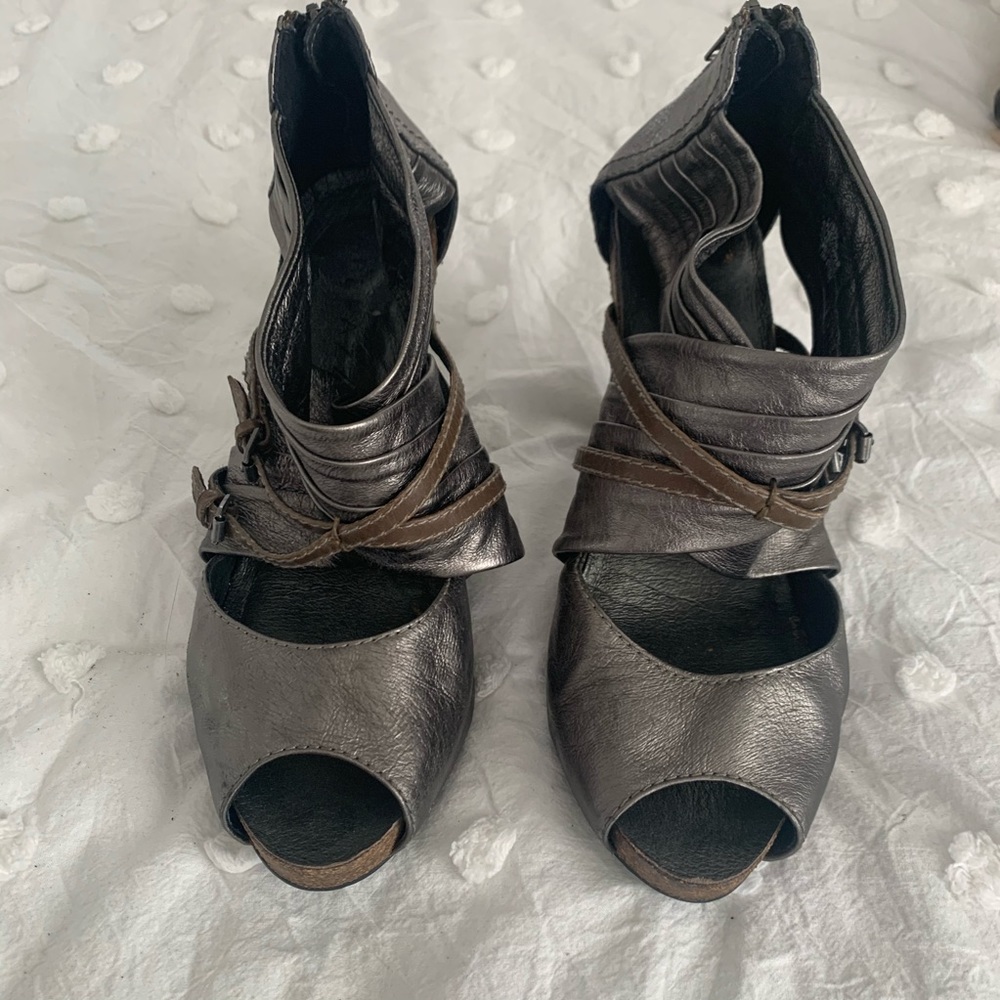 Apepazza metallic peep toe heel
